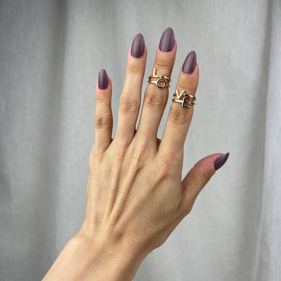 💕 NWOT Gold Tone L O V E Midi Ring Set Size 3 - 3.5 LOVE Stacking Rings - Picture 14 of 14